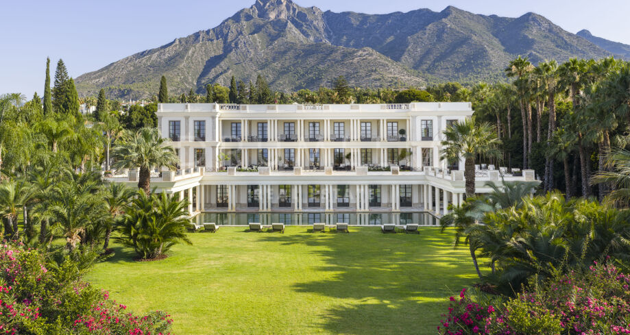 Grand Mediterranean Villa in Nagüeles, Golden Mile, with Sea Views and Exceptional Wellness Spaces