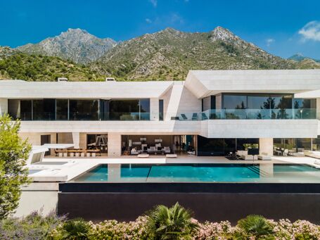 Hedendaagse Mediterrane Villa in Cascada de Camoján met Maximale Privacy en Panoramisch Uitzicht