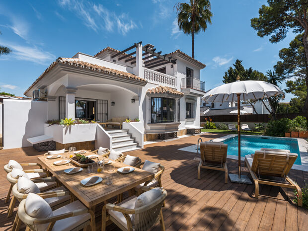 Elegant 6-Bedroom Villa in Altos del Rodeo Nueva Andalucia