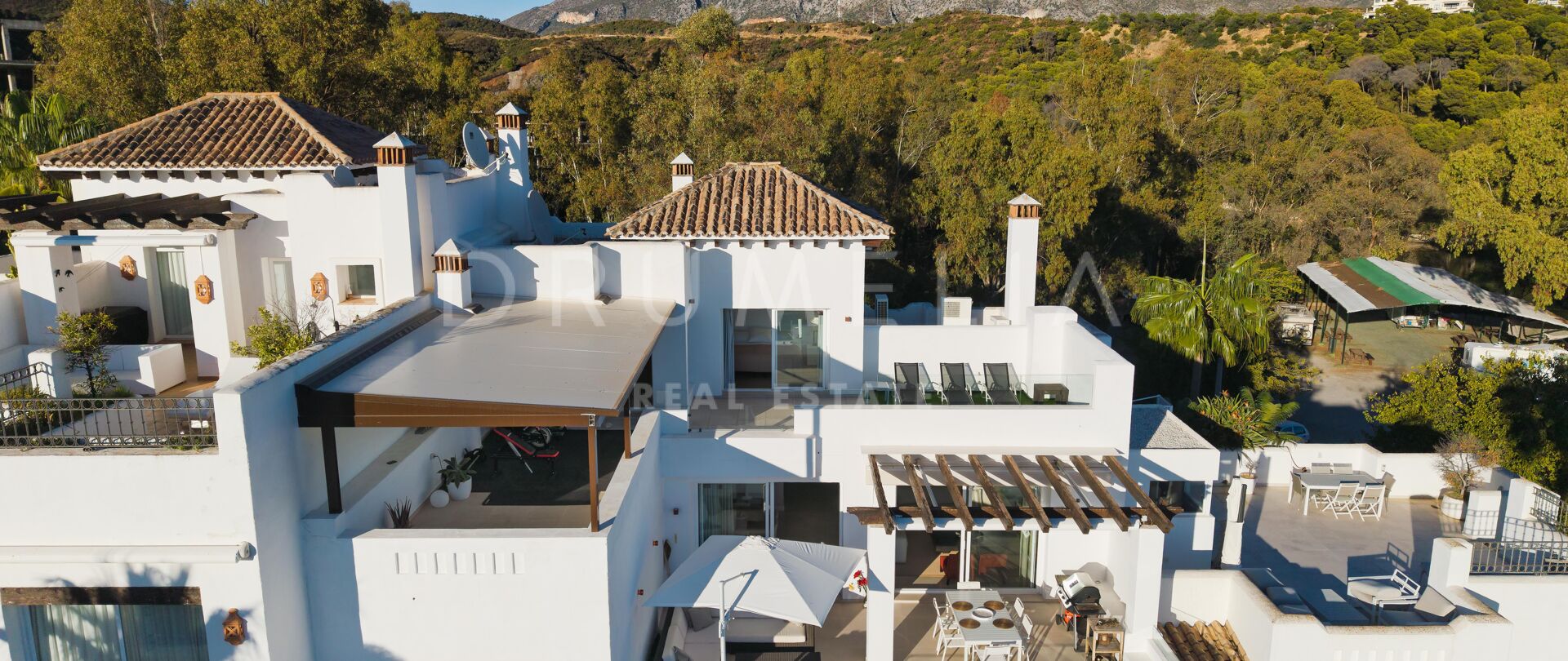 Elegant Duplex Penthouse with Panoramic Views in Aloha, Marbella