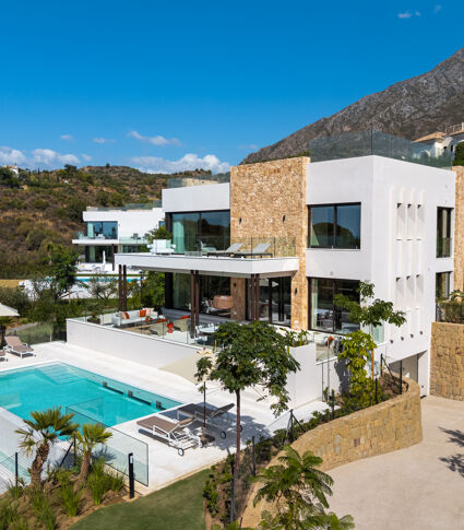 Современная вилла с видом на море в Marbella Hill Club, Марбелья