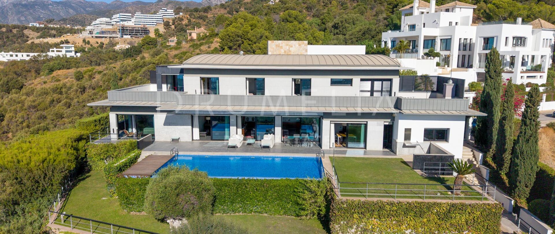 Contemporary Villa with Panoramic Sea and Mountain Views