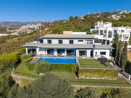 Villa Maraline - Contemporary Villa with Panoramic Sea and Mountain Views