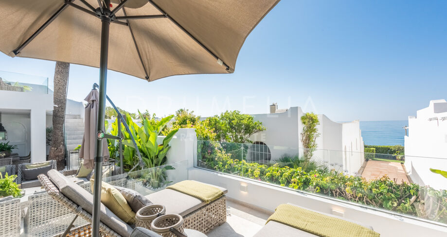 Lyxigt Radhus vid Strandkanten i Oasis Club, Marbella