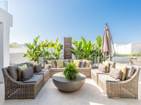 Luxury Beachfront Townhouse in Oasis Club, Marbella