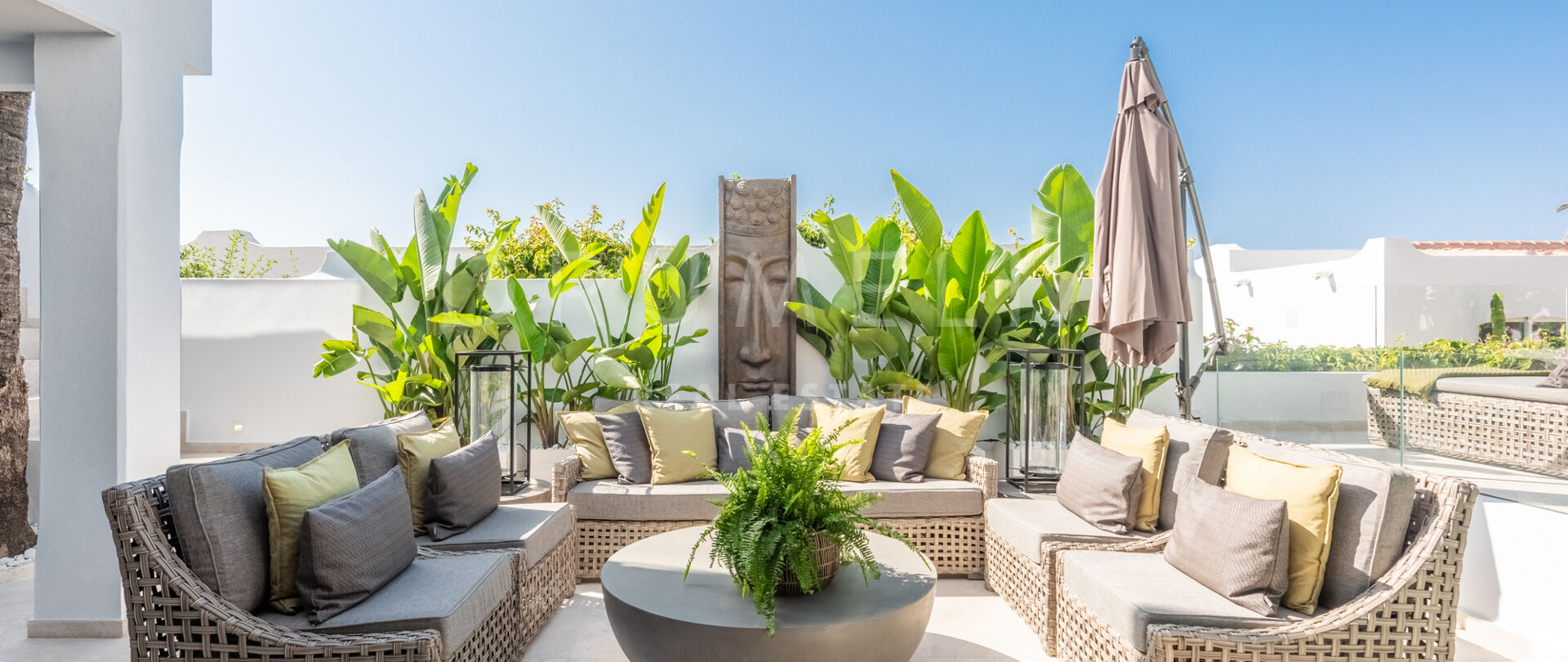 Luxury Beachfront Townhouse in Oasis Club, Marbella