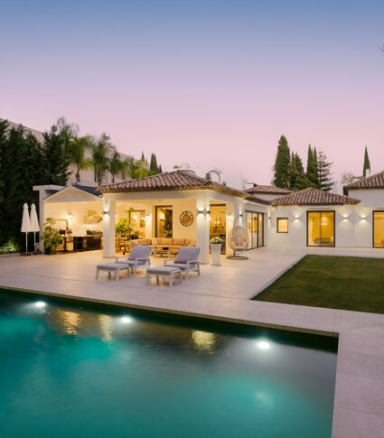 Contemporary Villa with Views and Privacy in La Cerquilla, Nueva Andalucía