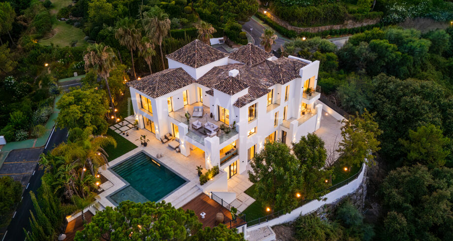 Villa Mira - Luxury Andalusian-Style Villa in El Herrojo, La Quinta