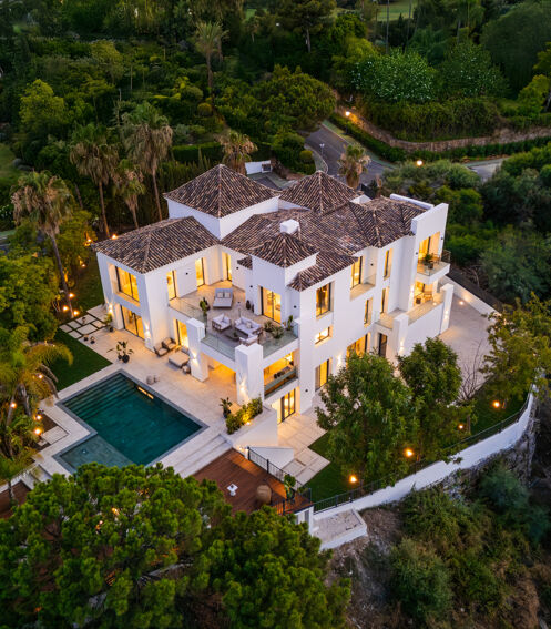Villa Mira - Luxury Andalusian-Style Villa in El Herrojo, La Quinta