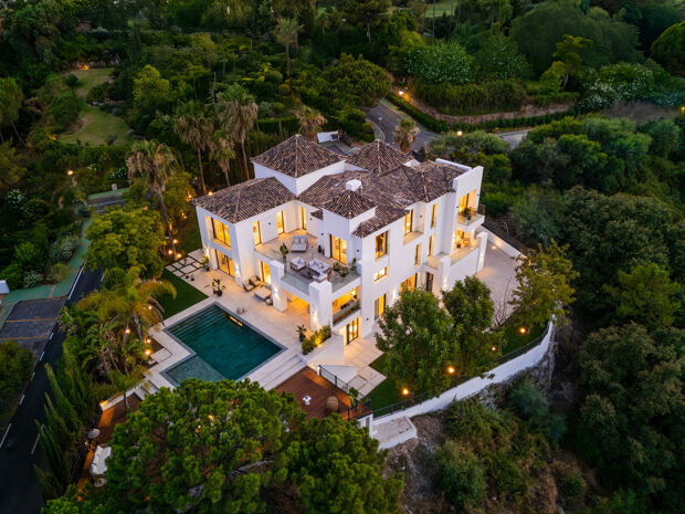Lyxig villa i andalusisk stil i El Herrojo, La Quinta