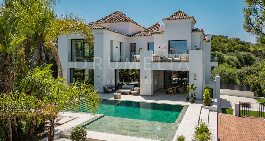 Villa Mira - Luxury Andalusian-Style Villa in El Herrojo, La Quinta