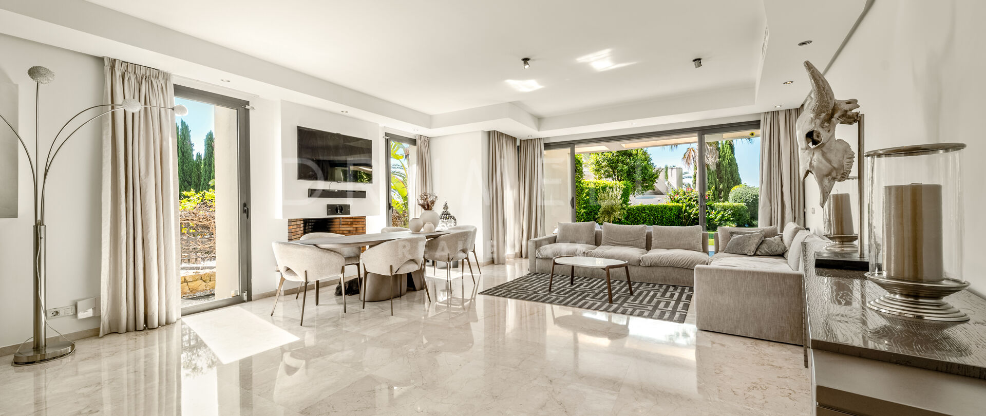 Impresionante apartamento en planta baja en Imara, Milla de Oro de Marbella