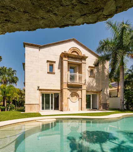 Villa unique avec piscine et jardin à Los Monteros, Marbella Est