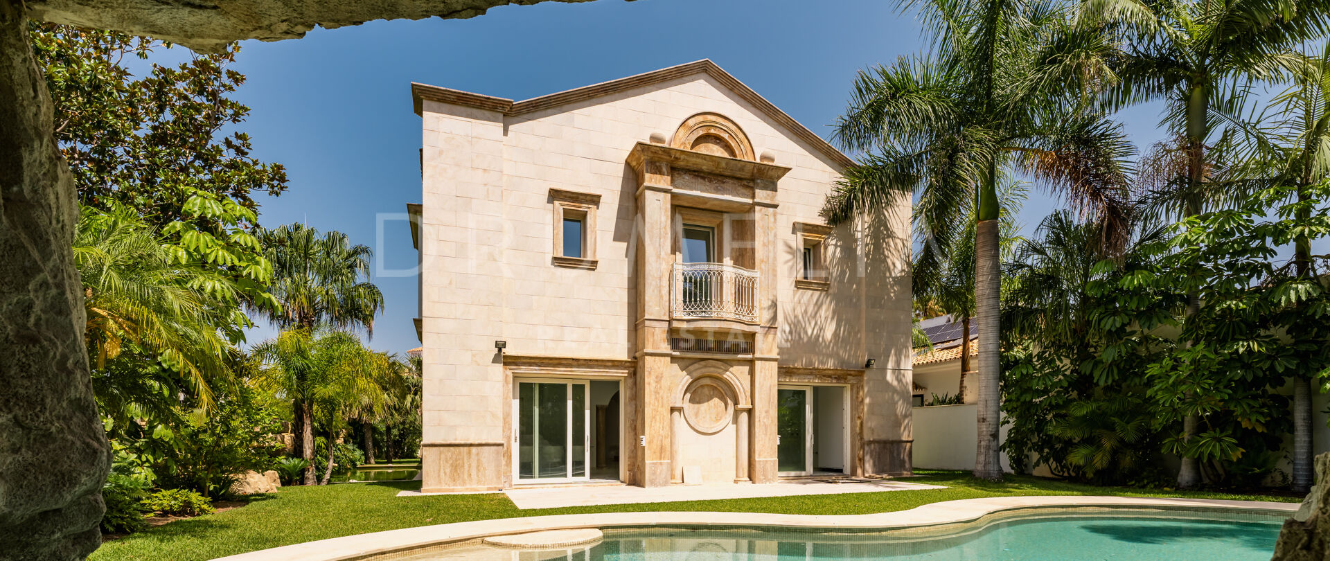 Villa singular con piscina y jardín en Los Monteros, Marbella Este