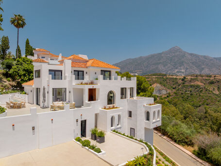 Et Unikt Hjem med Drømmeutsikt i Nueva Andalucía