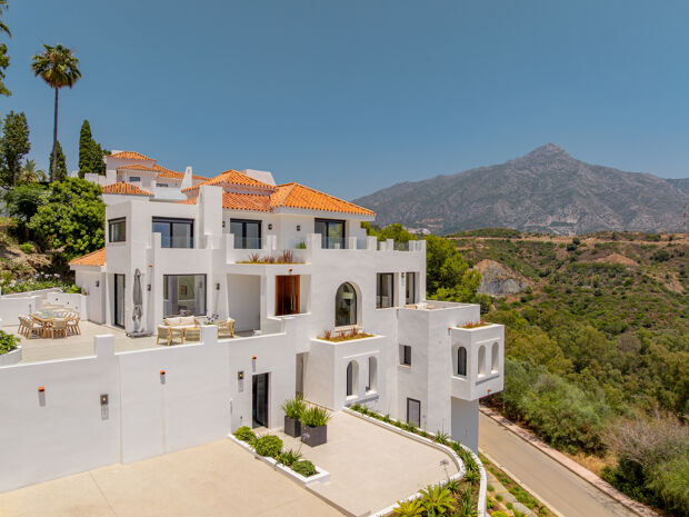 Elevated Living with Endless Views in Nueva Andalucía
