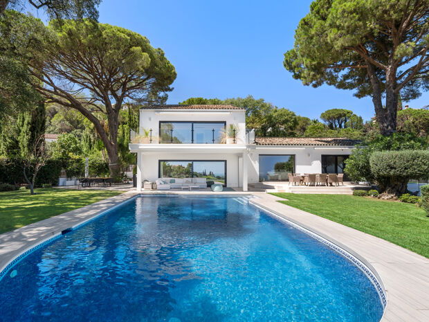 Retiro Privado con Vistas al Mar y la Montaña en El Madroñal, Benahavís