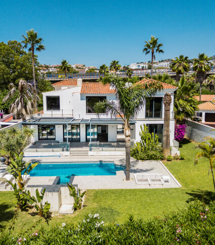 Moderne Villa mit großem Potenzial in Nueva Andalucía