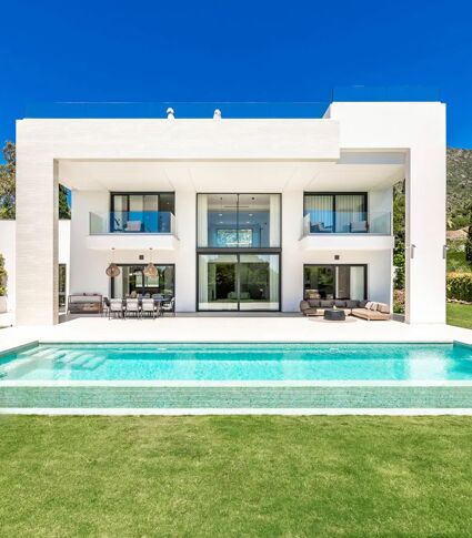 Современная вилла с видом на море в Cascada de Camoján