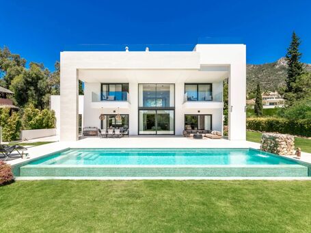 Modern villa med havsutsikt i Cascada de Camoján