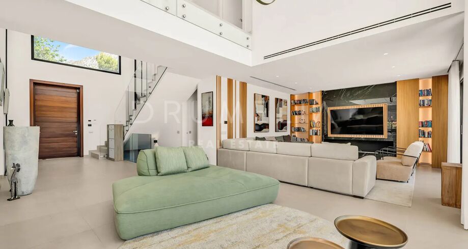 Moderne villa med havutsikt i Cascada de Camoján