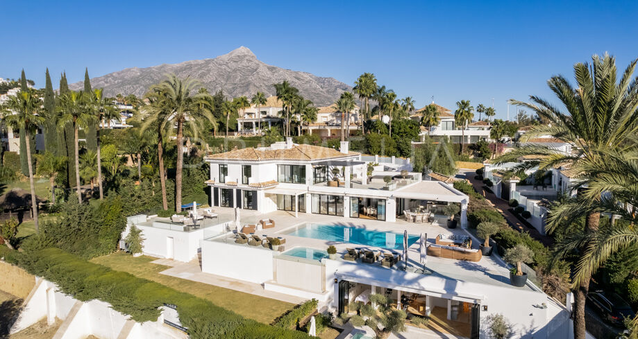 Magnificent frontline golf, beautifully renovated modern luxury villa in Nueva Andalucia, Marbella