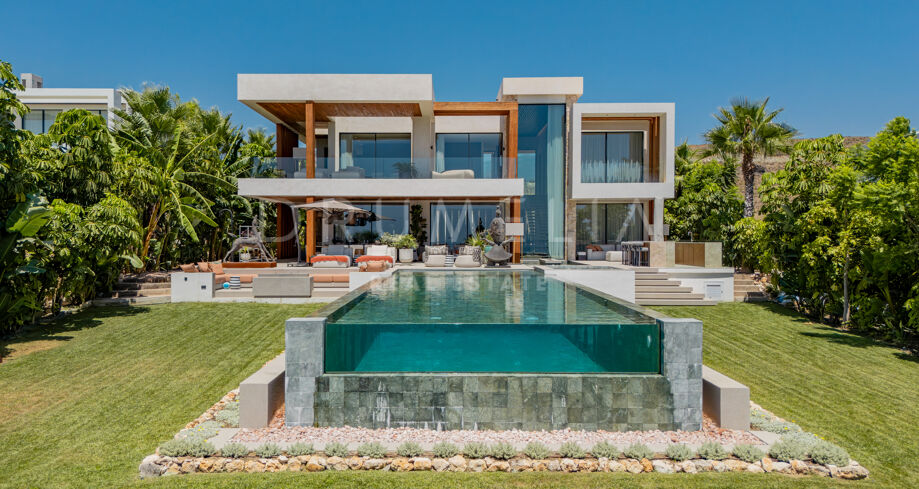 Villa Quantum - Luxury 6-Bedroom Villa with Sea & Golf Views in Los Flamingos