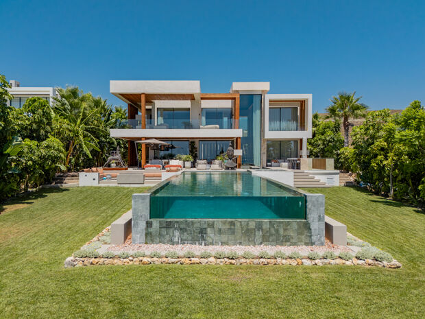 Villa Quantum - Luxury 6-Bedroom Villa with Sea & Golf Views in Los Flamingos
