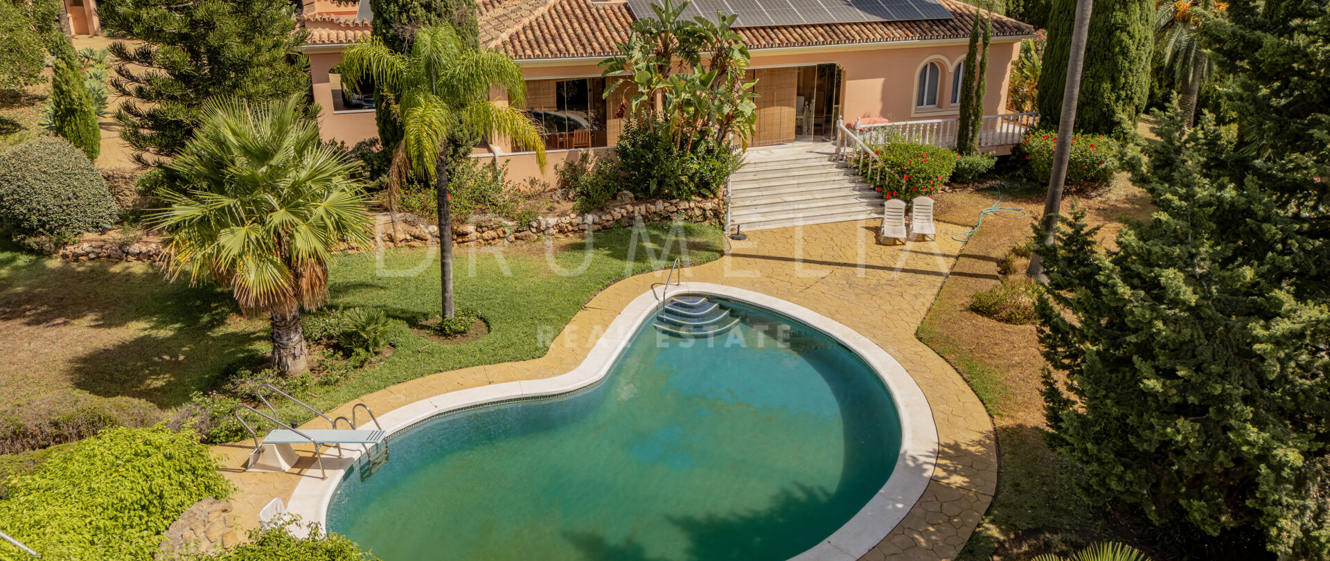 Villa élégante avec vue sur la mer à Cumbres de Elviria, Marbella Est