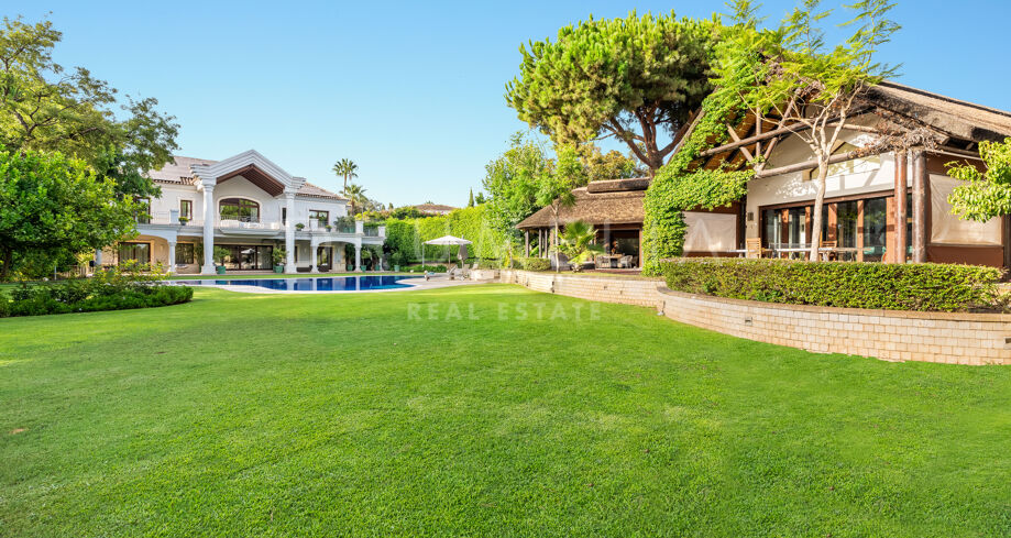 Elegante villa met resortstijlvoorzieningen in El Rosario, Marbella