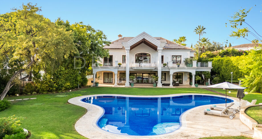 Elegante villa met resortstijlvoorzieningen in El Rosario, Marbella