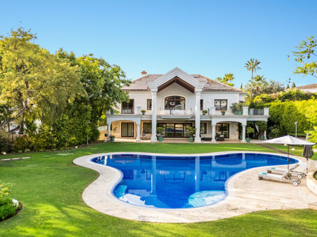 Elegancka willa z udogodnieniami w stylu resortowym w El Rosario, Marbella