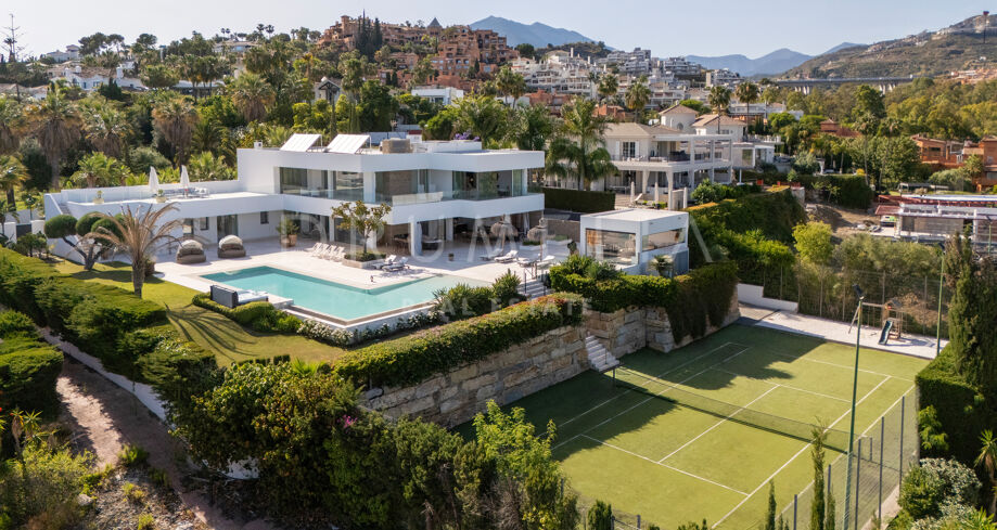 Moderne eleganse med panoramautsikt i La Cerquilla, Nueva Andalucía