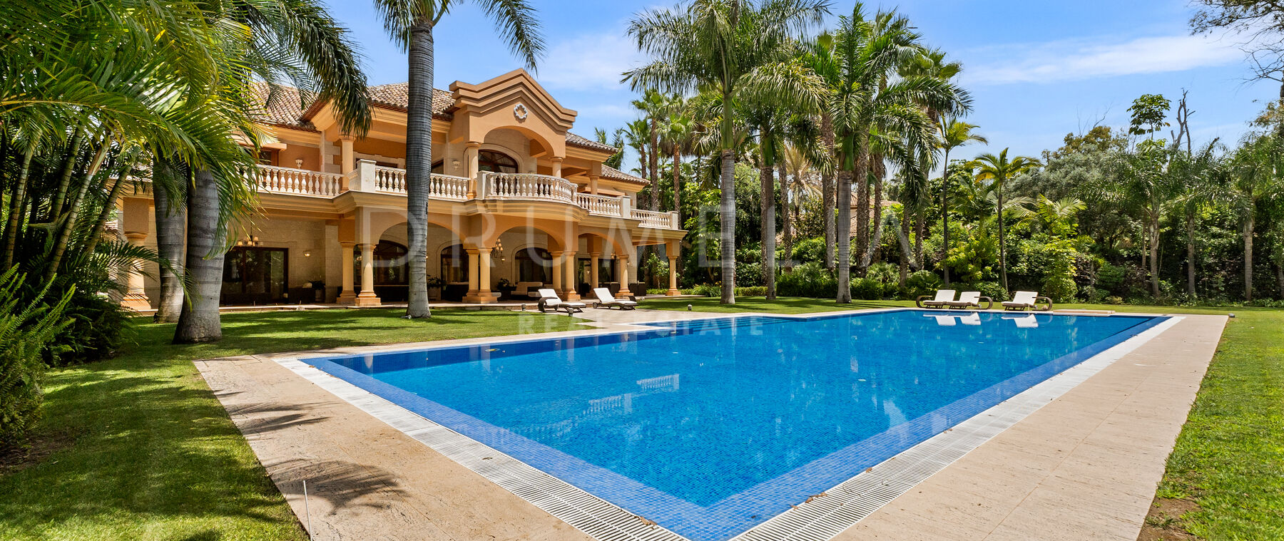 Luksusvilla i Guadalmina Baja, Kun Få Skritt fra Havet