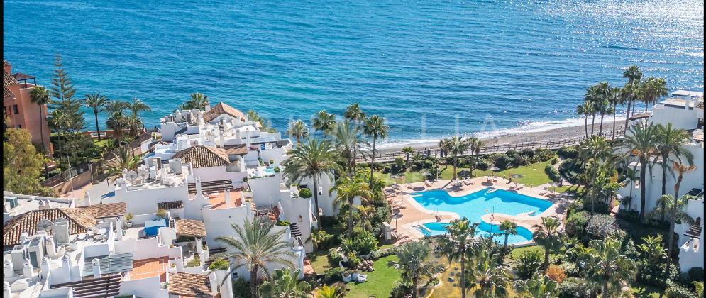Exclusive south-facing duplex penthouse with frontal sea views in one of the most prestigious beachfront developments in Puerto Banús, Marbella.