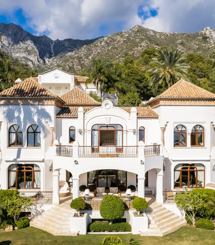 Villa Serenata - Elegante villa mediterránea con encanto atemporal en Sierra Blanca, Milla de Oro de Marbella