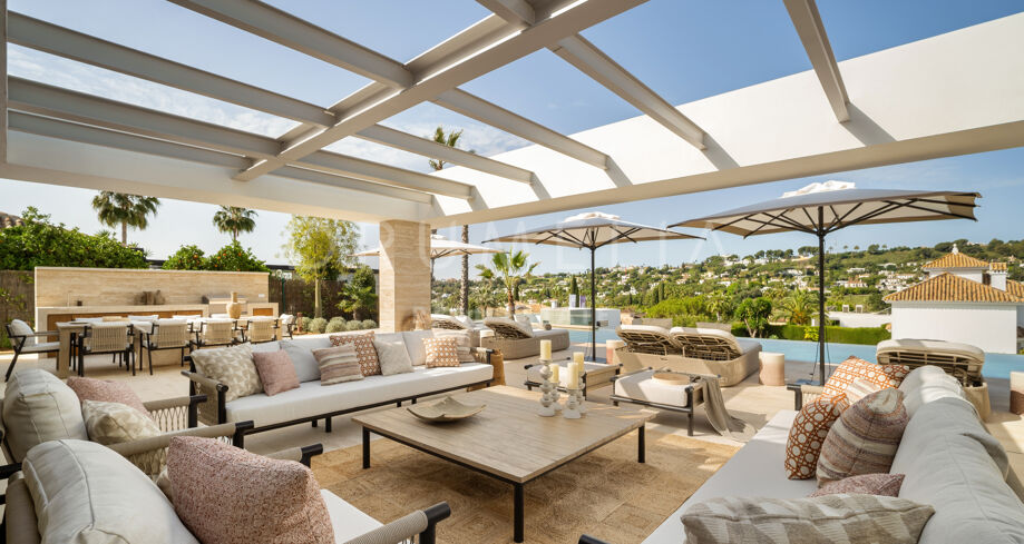 Элегантная современная вилла с панорамным видом на гольф в Алоха, Нуэва Андалусия