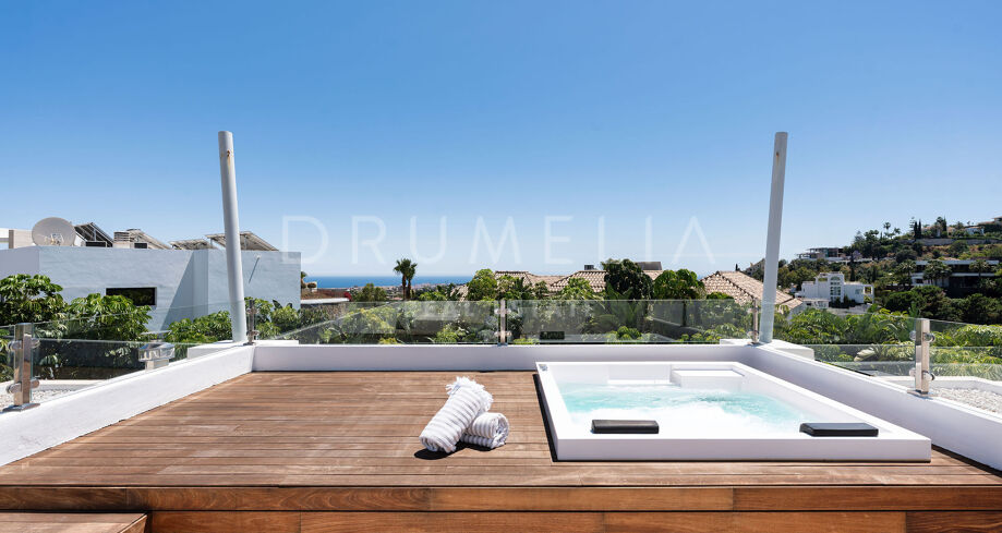 Villa Contemporaine Élégante avec Terrasses Ensoleillées à La Quinta, Benahavís