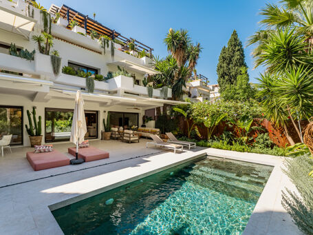 Piękny dwupoziomowy apartament na parterze w Kings Hills, Złota Mila Marbella