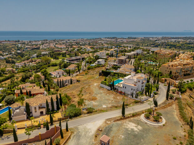 Parcela única con vistas panorámicas al mar y a la montaña en Los Flamingos, Benahavís