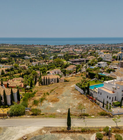 Einzigartiges Grundstück mit Panoramablick auf das Meer und die Berge in Los Flamingos, Benahavís