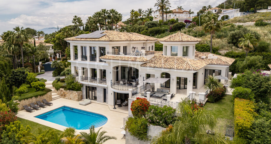 Propriété exclusive avec vue panoramique sur la mer à Sierra Blanca, Marbella