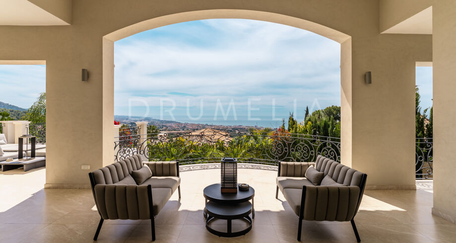 Propriété exclusive avec vue panoramique sur la mer à Sierra Blanca, Marbella