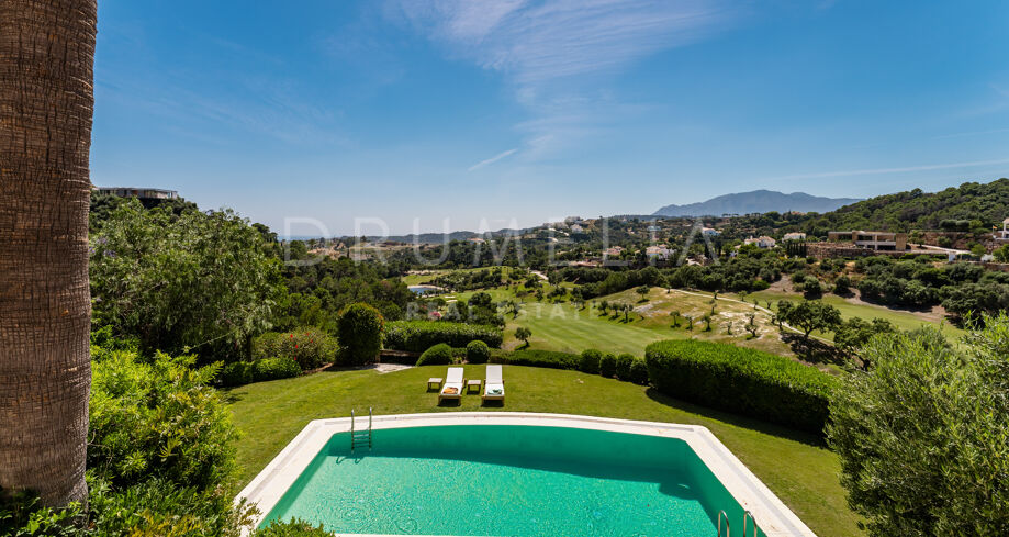 Villa Tranquille avec Vue Panoramique au Marbella Club Golf Resort, Benahavís