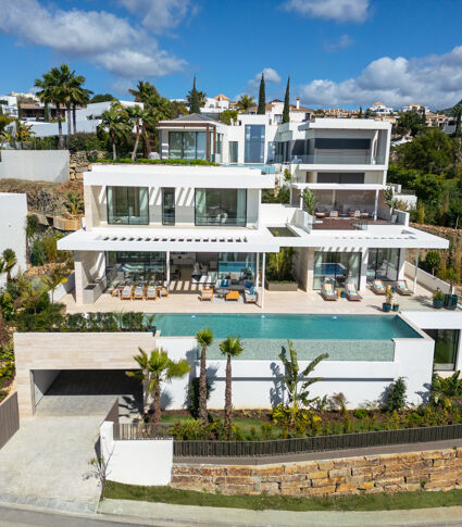 Exclusiva Villa de Lujo con Vistas Panorámicas al Mar en Benahavís
