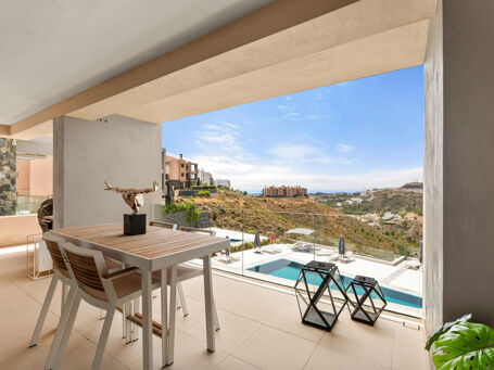 Lujoso diseño espacioso con vistas panorámicas al mar en La Quinta, Benahavís