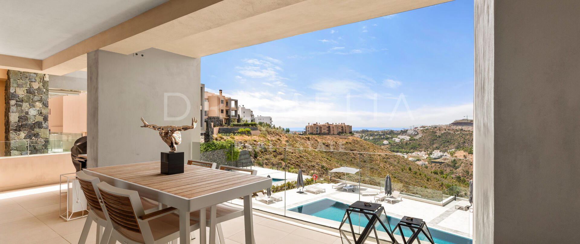 Ruim opgezet luxe appartement met panoramisch zeezicht in La Quinta, Benahavís