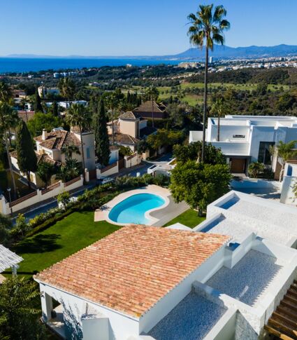 Imponerende Renovert Villa med Eksepsjonell Uteplass i Marbella Øst