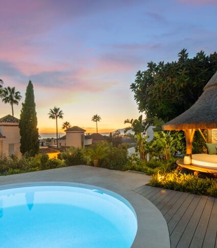 Impresionante Villa Renovada con Excepcional Espacio Exterior en Marbella Este
