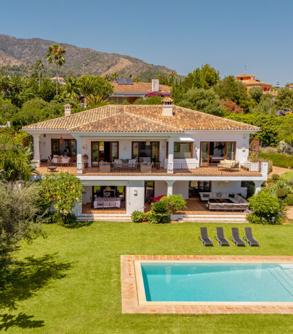 Charming Andalusian-Style Villa with Sea Views in Prime Marbella Location